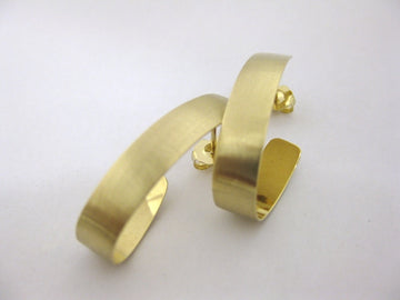 J8485 - 14 Karat Yellow Gold Ross Haynes Earrings