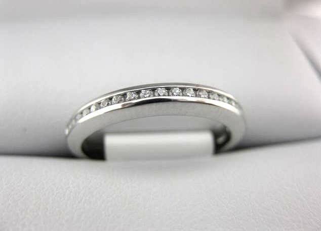 White Gold La Vie Women's Wedding Band 115181-W