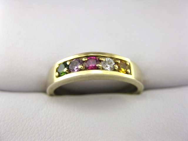 Yellow Gold Family Ring F2552