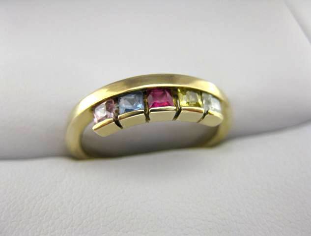 Yellow Gold Family Ring F2587